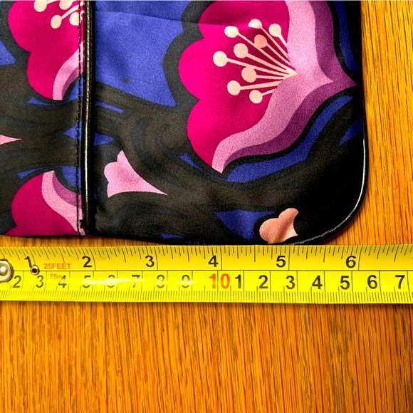 Floral Clutch - Picture 3 of 4